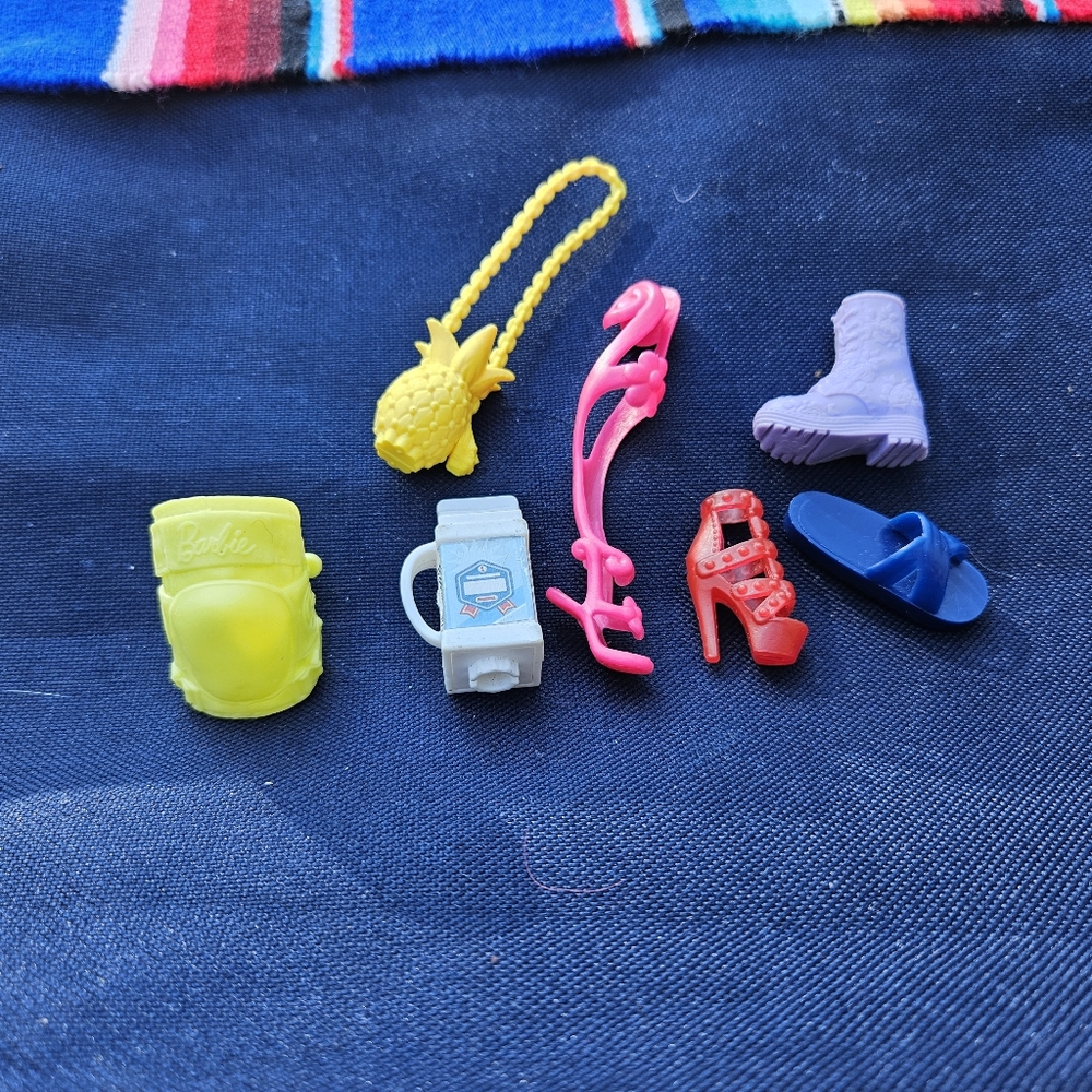 Barbie and Ken accessories (Bundle only)